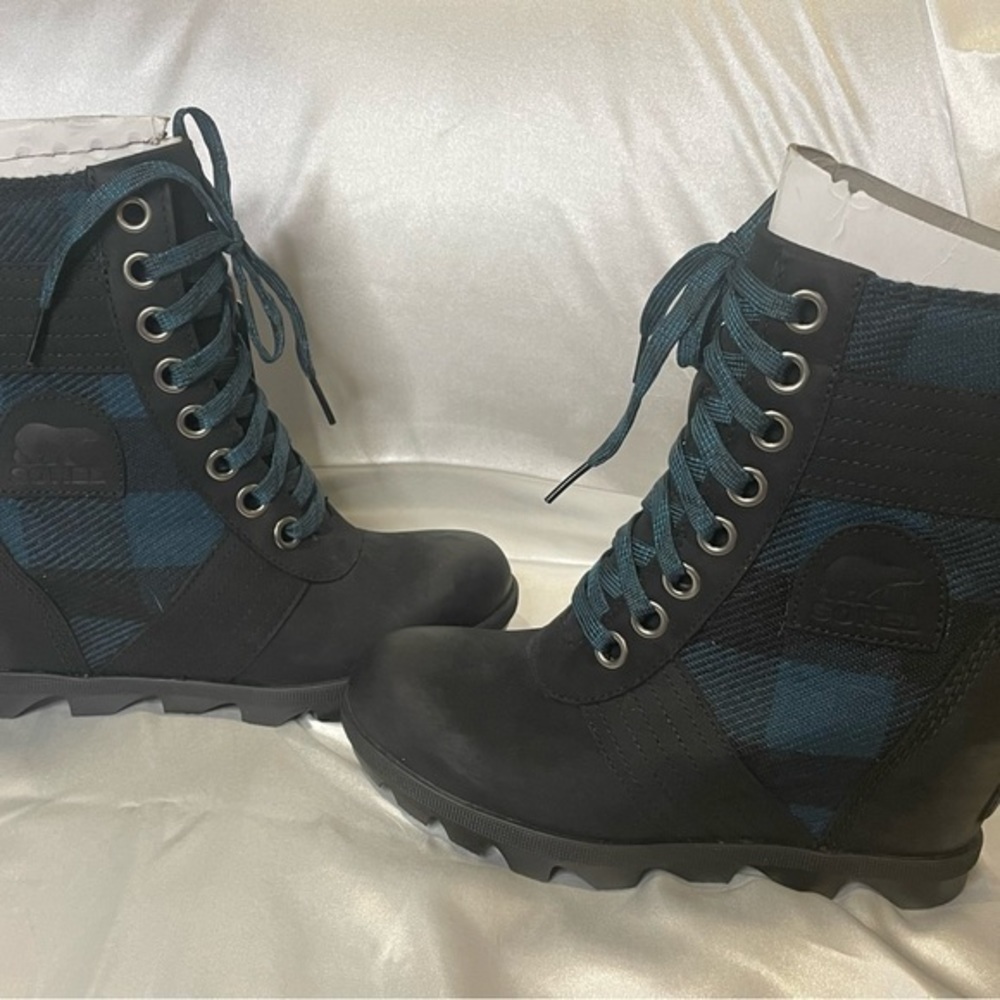 Sorel waterproof Lexie boots NWT - Picture 3 of 8